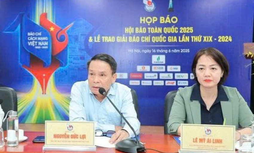Lần đầu trưng bày lịch sử báo chí 100 năm