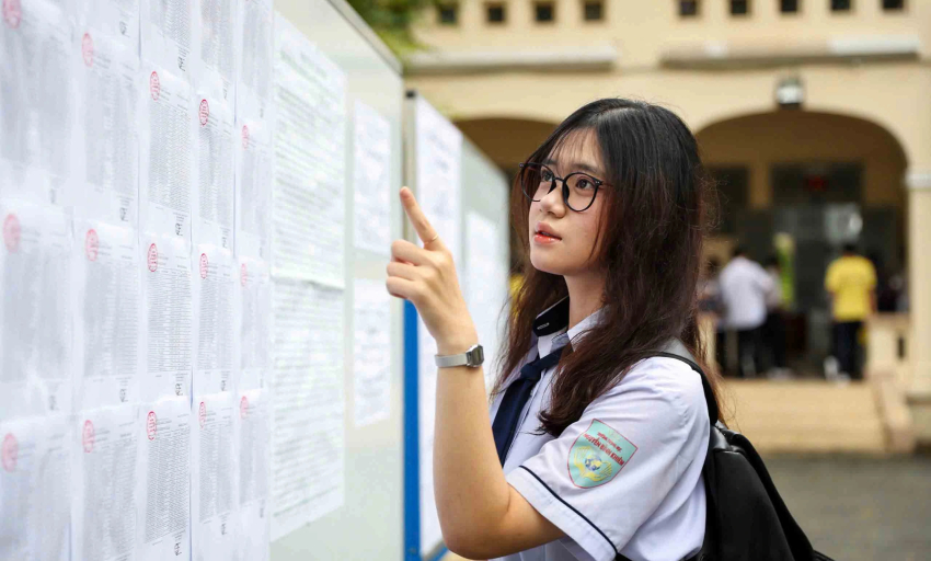 Sĩ tử sôi nổi đoán chủ đề môn văn thi tốt nghiệp