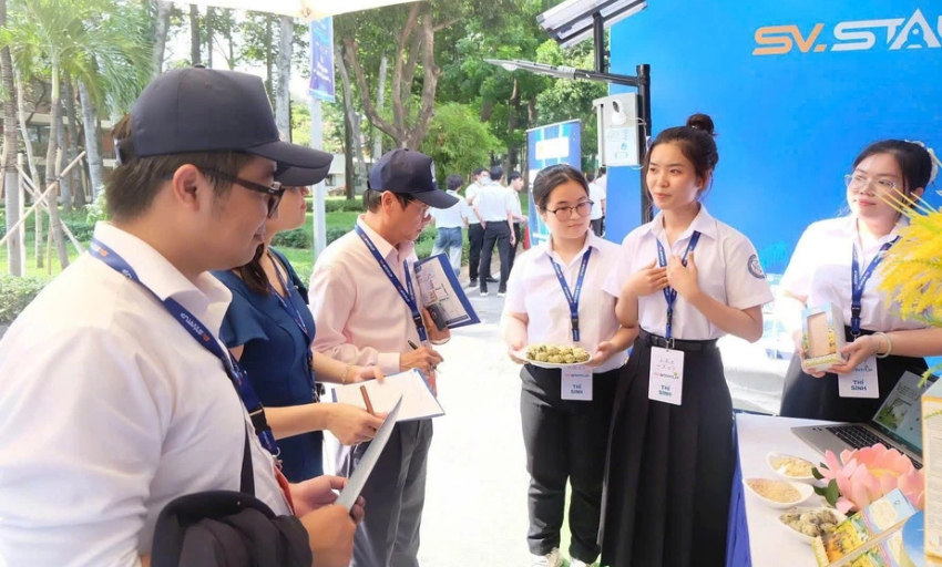 Sinh viên làm gạo không cần vo