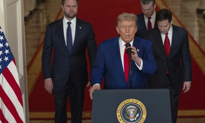 Tổng thống Donald Trump quyết định tấn công Iran "chỉ vài phút trước khi bom rơi"