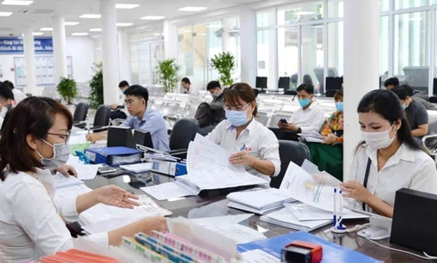 Vì sao bỏ hình thức kỷ luật giáng chức, hạ bậc lương với cán bộ, công chức?