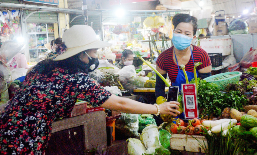 Việt Nam tăng tốc số hóa: Điện thoại thay thế ví tiền