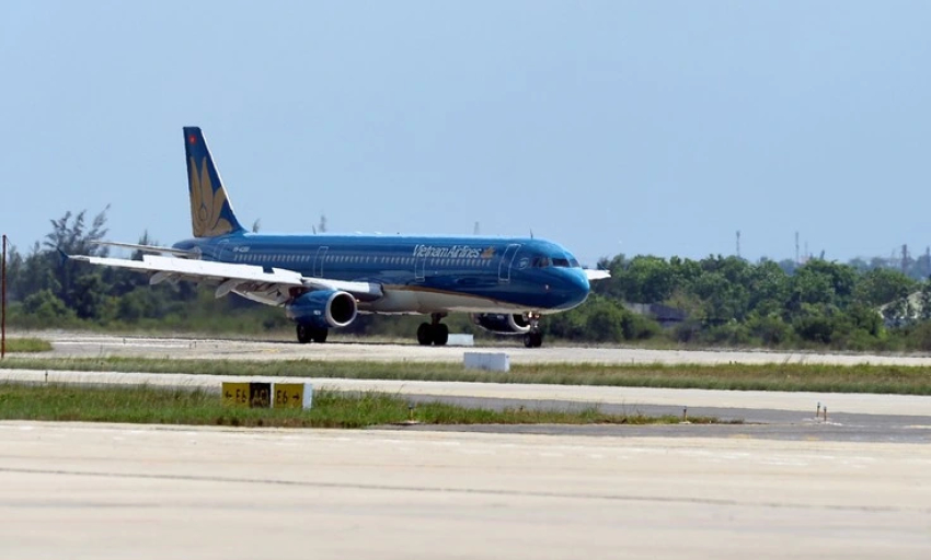 Vietnam Airlines dừng khẩn cấp cứu hành khách phải thở oxy trên máy bay