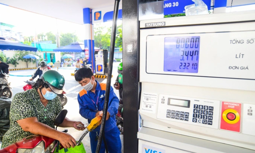 Xăng dầu tiếp tục tăng giá phiên thứ ba liên tiếp