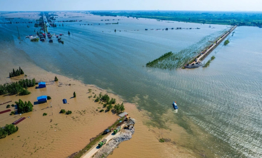 Trung Quốc dùng 10.000 tấn cát, đá vá đê hồ nước ngọt Động Đình