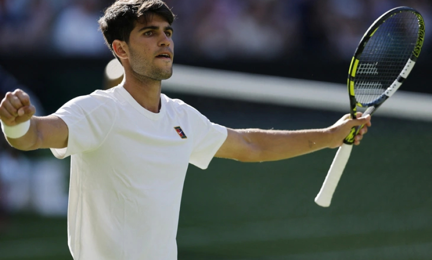 Alcaraz ra dấu dừng trận đấu tại Wimbledon 2025