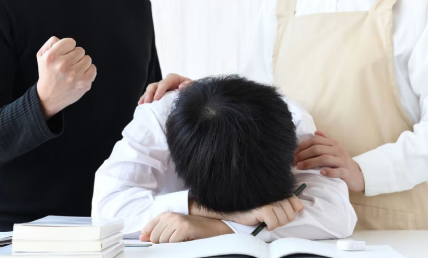 Áp lực học thêm đè nặng học sinh Singapore