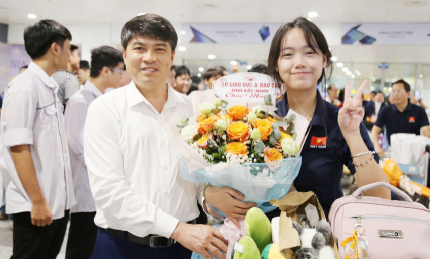 Bắc Ninh: Đón, chúc mừng nữ sinh giành Huy chương Đồng Olympic Toán quốc tế