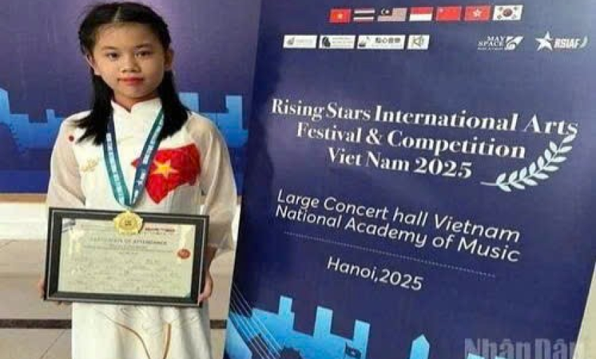 Bé gái lớp 5 đoạt giải Vàng cuộc thi tài năng âm nhạc quốc tế