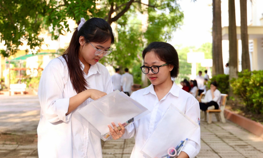 Chấm thi tốt nghiệp THPT năm 2025: Bảo đảm tiến độ, phù hợp thực tiễn
