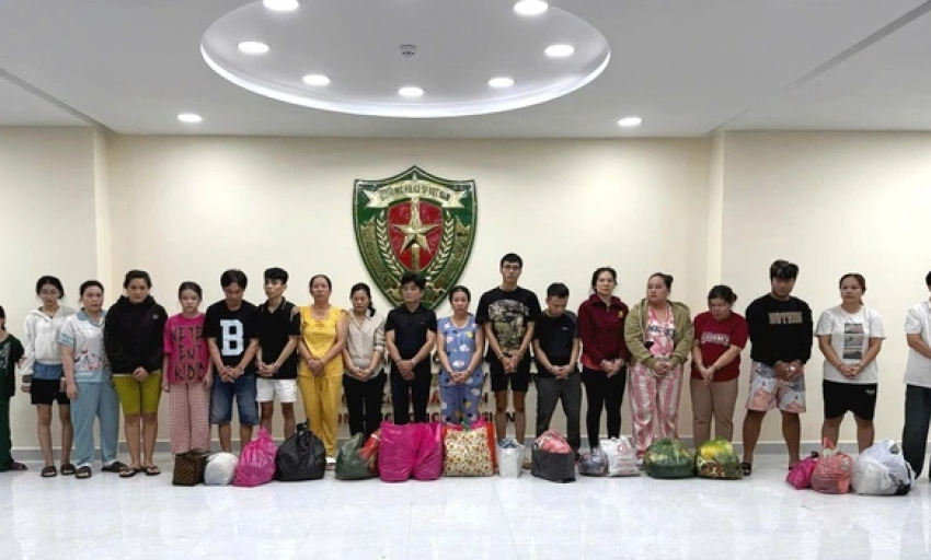 Công an TP.HCM khởi tố vợ chồng giám đốc công ty mỹ phẩm làm dầu gió giả