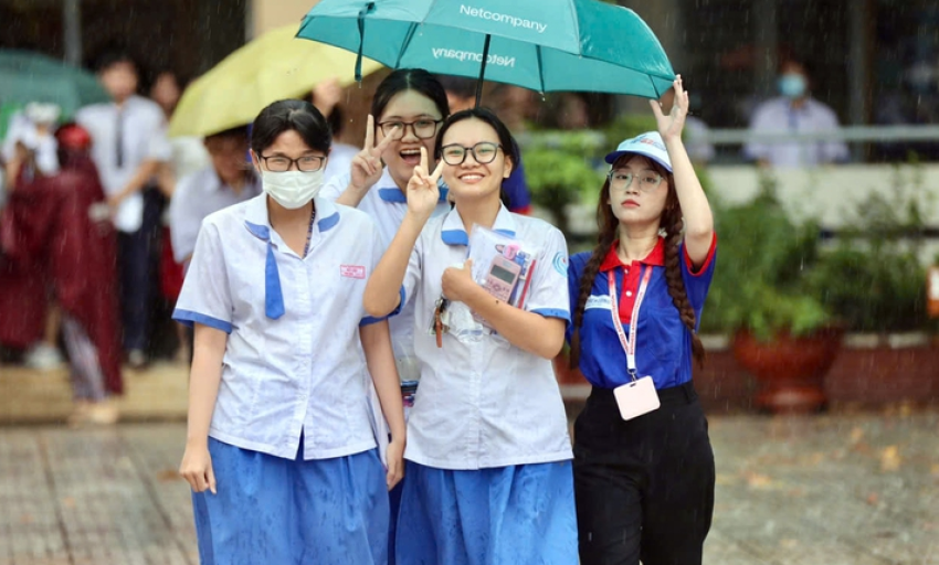 Điểm các tổ hợp chênh lệch lớn, cơ hội của thí sinh ra sao?