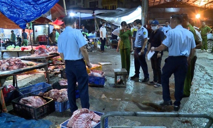 Đường dây giết mổ, tiêu thụ lợn nhiễm bệnh khắp Hà Nội