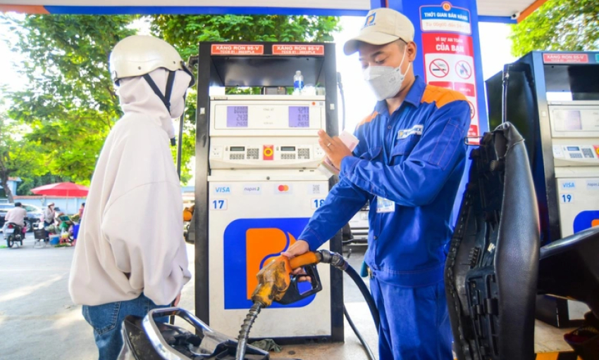 Giá xăng tiếp tục giảm, dầu tăng nhẹ từ 15 giờ chiều nay