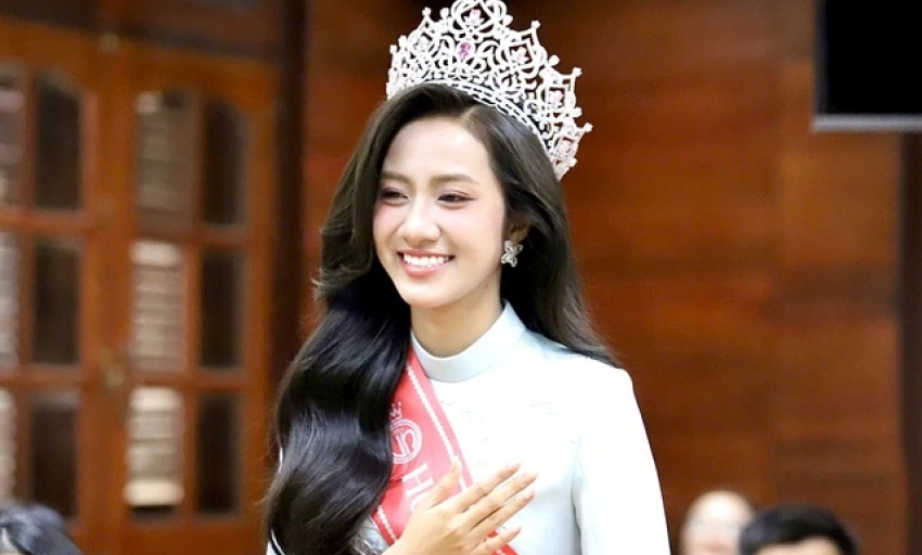 Hoa hậu Hà Trúc Linh: 'Cứ mạnh dạn bước đi để nắm lấy cơ hội'