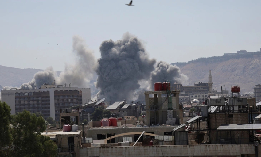 Israel liên tục không kích trụ sở Bộ Quốc phòng Syria