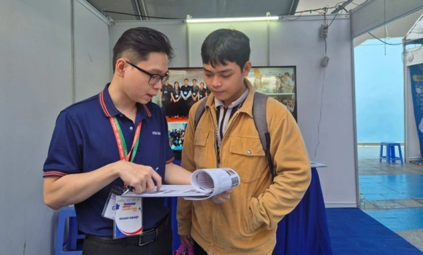 Khi ba mẹ thích con đi làm công sở, con lại muốn làm nghề nghiệp tự do...