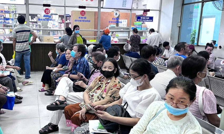 Không khuyến khích các bệnh viện chụp hình bệnh nhân khi khám bảo hiểm y tế