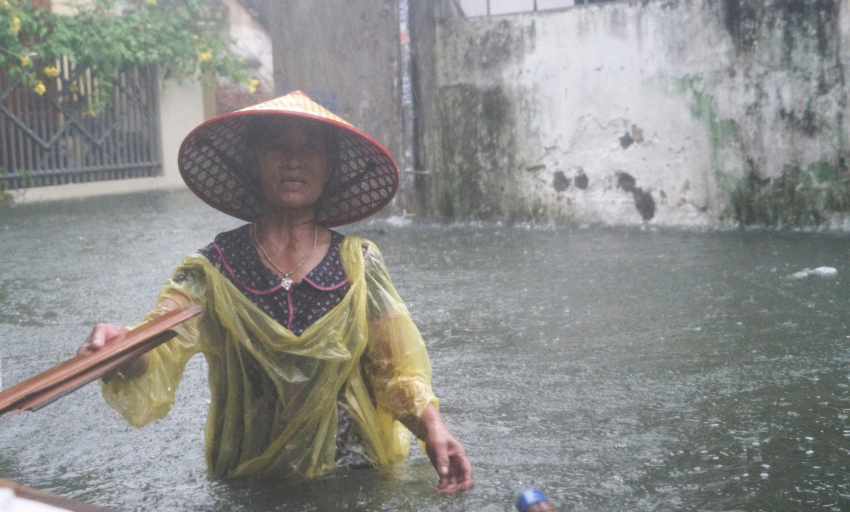 Bão số 3 đang suy yếu, gây mưa lớn ở Hà Nội, Nghệ An, Thanh Hóa