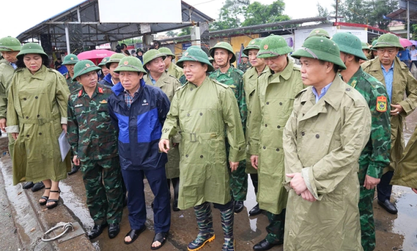 Phó Thủ tướng Trần Hồng Hà kiểm tra công tác phòng, chống bão số 3 (Wipha)