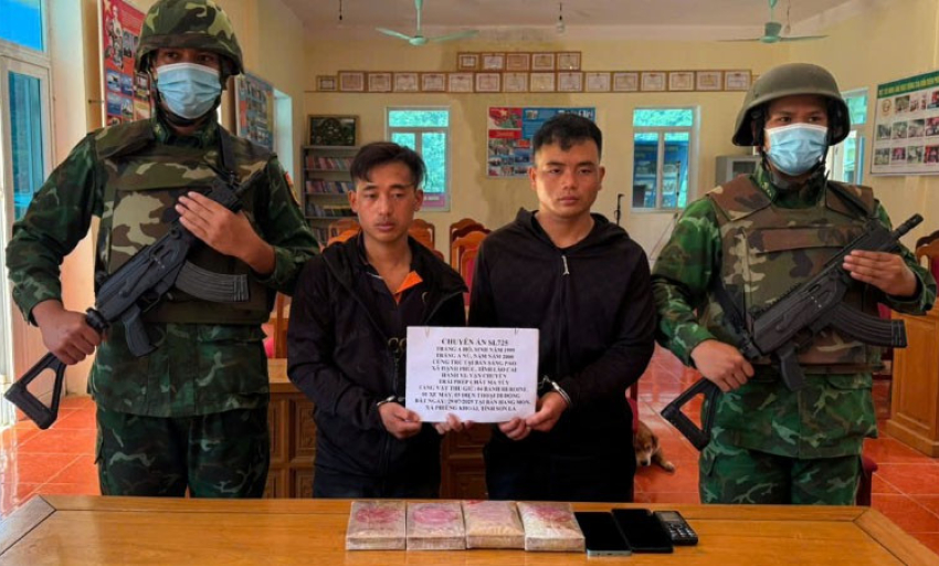 Sơn La: Bắt 2 đối tượng vận chuyển trái phép 4 bánh heroin