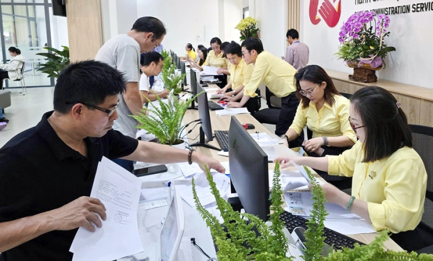Thủ tướng yêu cầu chấn chỉnh nạn 'cò giấy tờ', phát sinh thủ tục ngoài quy định
