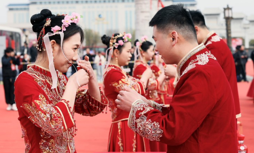 Trung Quốc tăng kỷ lục số ngày nghỉ cưới để khuyến khích kết hôn và sinh con tác giả Liên An