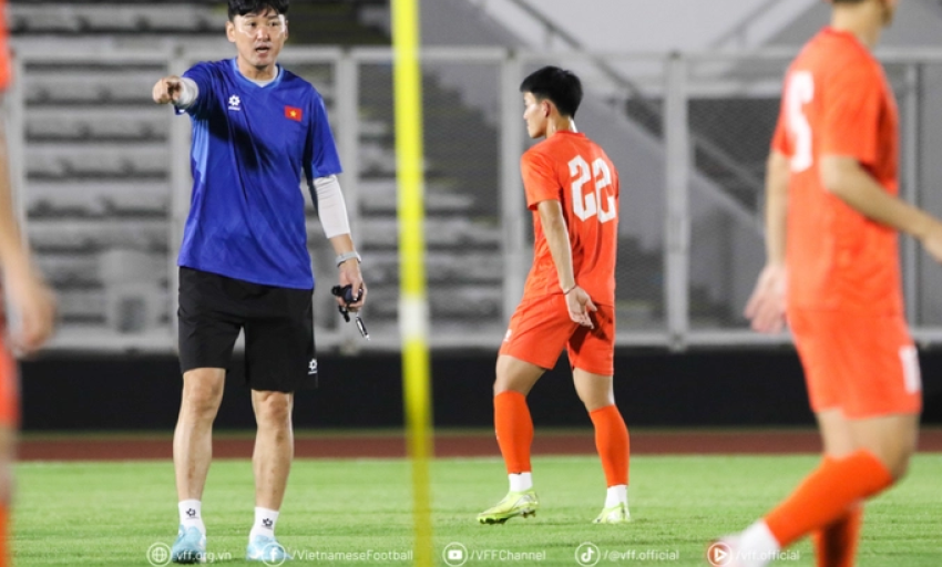U23 Việt Nam tập mà không có HLV Kim Sang Sik