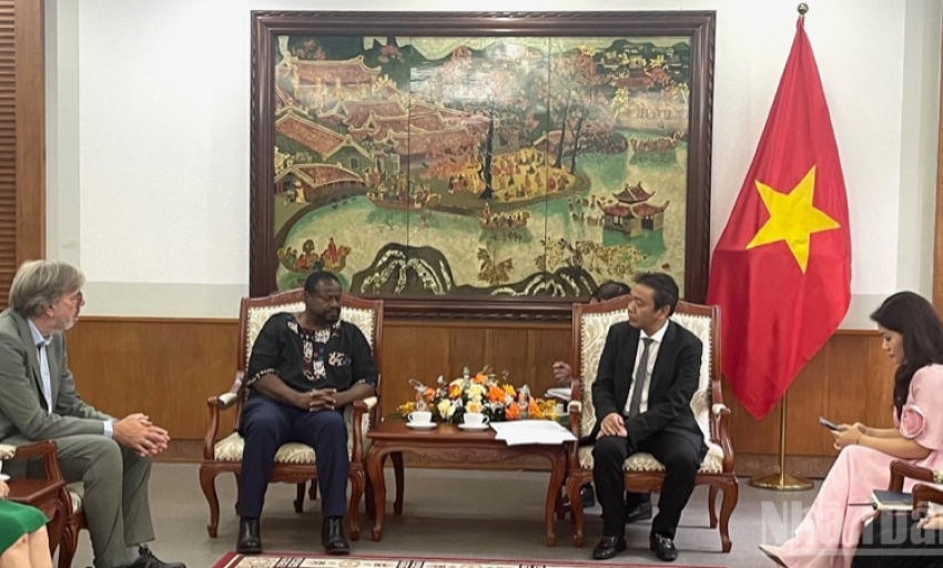 Việt Nam-UNESCO tăng cường hợp tác bảo tồn di sản tư liệu