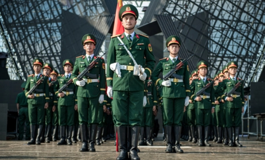 68 quân nhân Trường Sĩ quan Lục quân 1 tập luyện tái hiện duyệt binh tại Nga trên sân Mỹ Đình