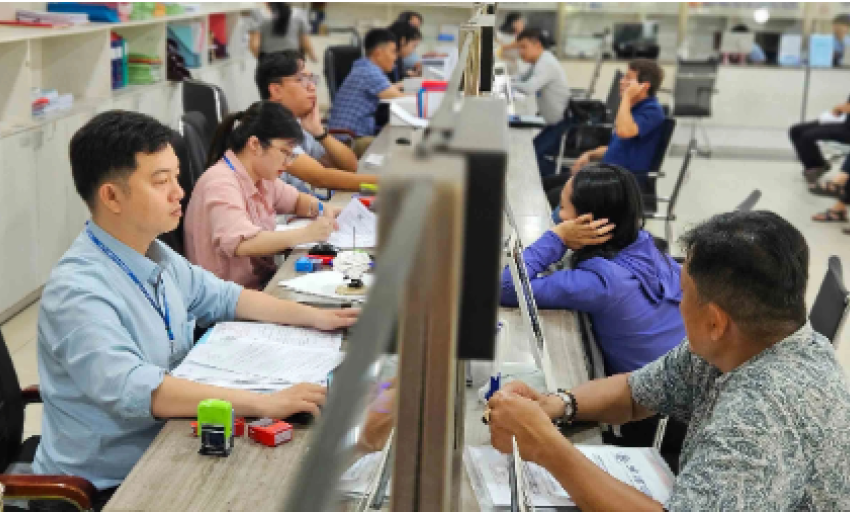 Bộ Chính trị: Giải quyết chế độ cho cán bộ nghỉ việc do sáp nhập trước 31.8