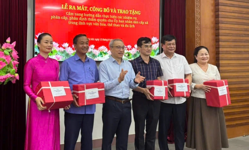 Cán bộ xã làm công tác văn hóa, thể thao và du lịch được phân quyền ra sao?