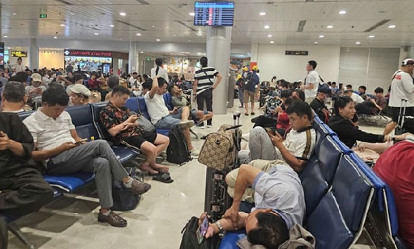 Chủ đầu tư sân bay Tân Sơn Nhất, Nội Bài nói về tình trạng chậm, hủy chuyến ngày càng tăng