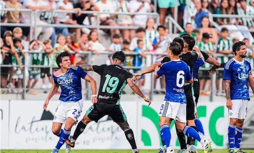 Đánh nhau trên sân, cầu thủ của Real Betis FC đấm nhầm đồng đội