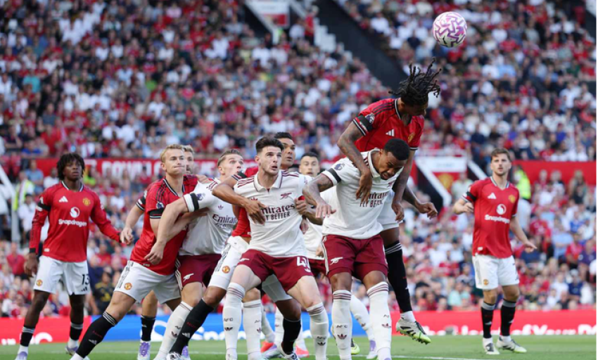 Man United gục ngã tại Old Trafford, Arsenal thăng hoa ngày khai mạc