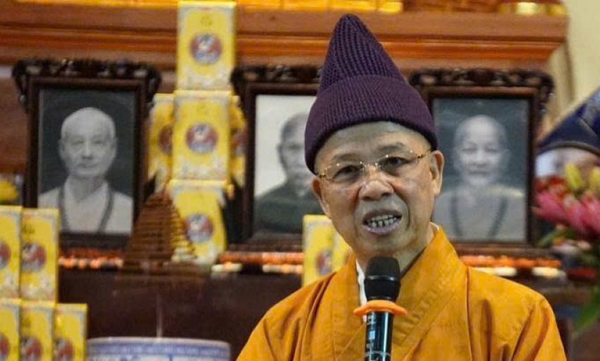Nhà sư xây chùa to, tượng lớn có lãng phí không?