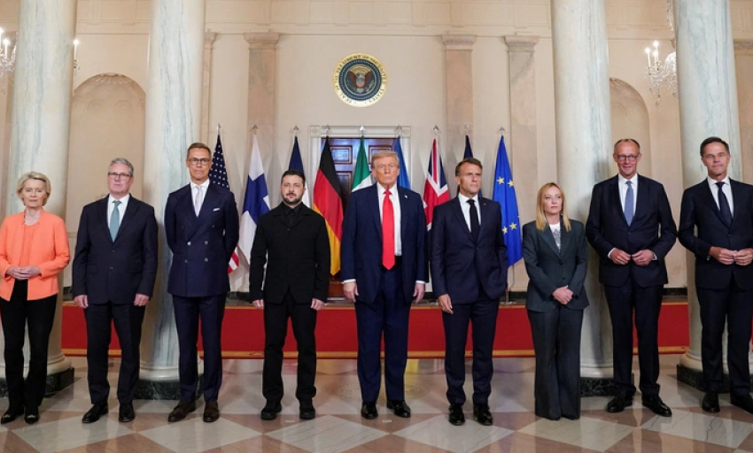 Ông Trump bất ngờ dừng họp với ông Zelensky và lãnh đạo châu Âu để gọi cho ông Putin trong 40 phút