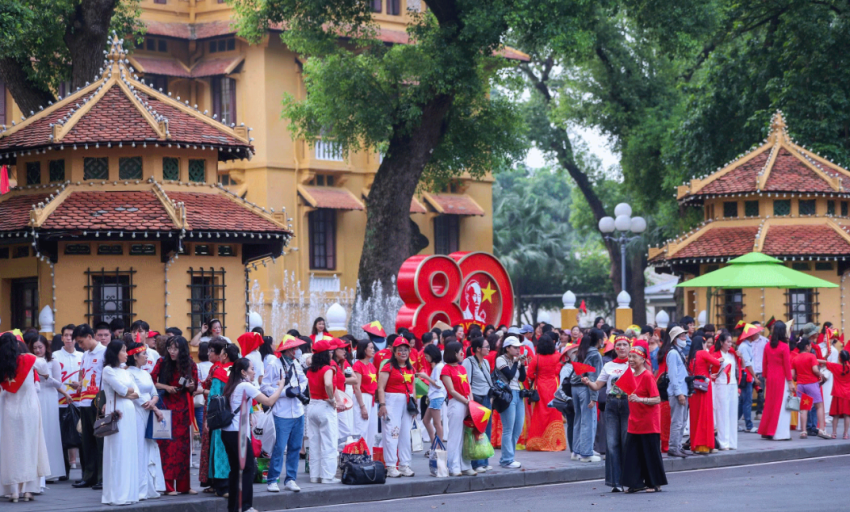 "Sắc đỏ Ba Đình" chưa từng có ở thủ đô