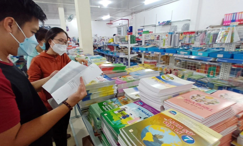 Sửa chương trình nhưng chưa sửa sách giáo khoa