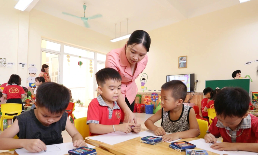 Tiếp tục tính định mức giáo viên theo vùng như trước khi sắp xếp