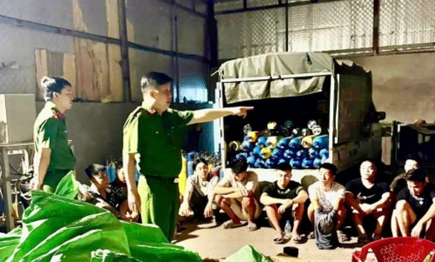 Triệt phá thành công đường dây mua bán “khí cười” liên tỉnh số lượng lớn, giữ 18 đối tượng