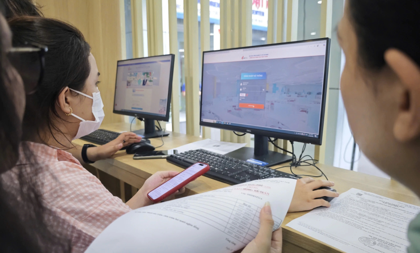 Tuyển sinh ĐH 2025: Vì sao điểm thi thấp nhưng điểm chuẩn lại cao?