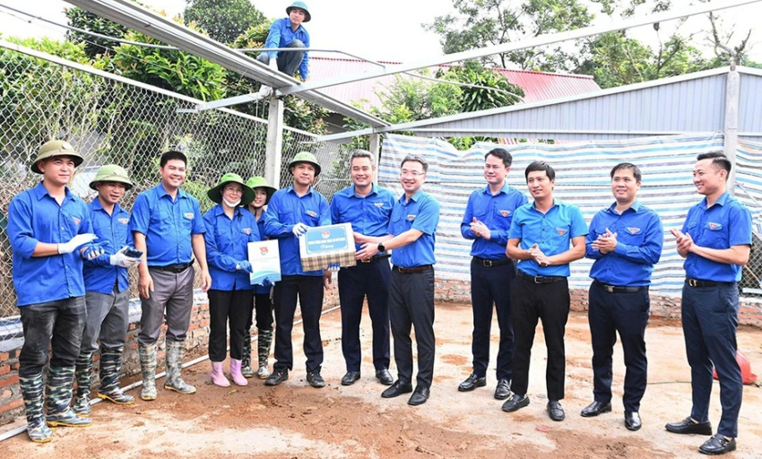'Vượt nắng, thắng mưa' đưa công trình về đích