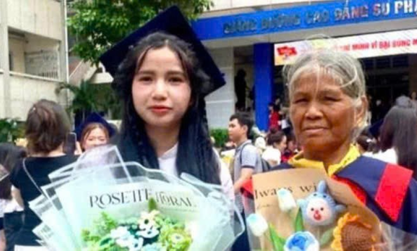 Xúc động khoảnh khắc cô gái Jrai mặc áo cử nhân cho mẹ trong ngày tốt nghiệp