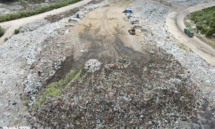 Bãi rác sức chứa 30 năm nhưng chỉ 10 năm đã quá tải