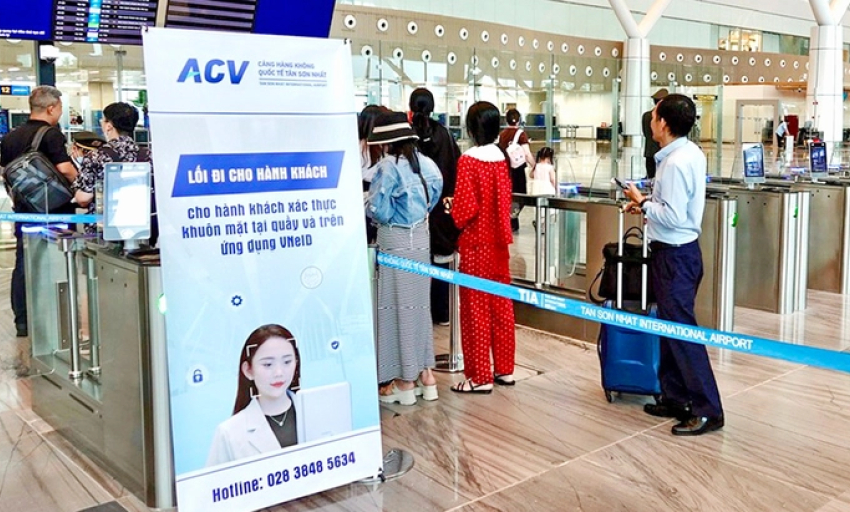 Bay nội địa cùng VNeID, bớt lo chen lấn