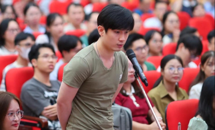 Có phải 'mọt sách thì khù khờ, không chú trọng ngoại hình'?