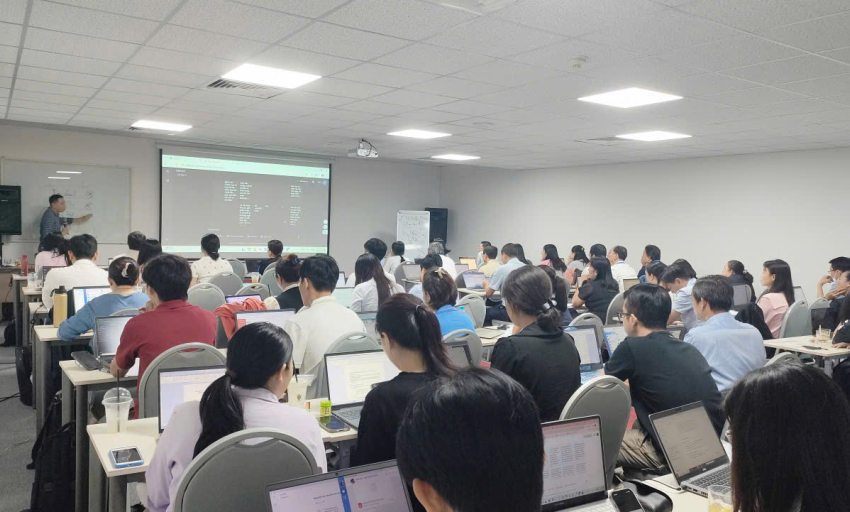 'Cơn sốt' học AI: Lo ngại 'vàng thau lẫn lộn'