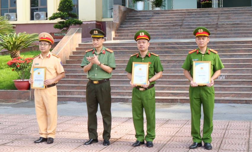 Công an tỉnh Bắc Ninh vinh danh dưới cờ Tổ quốc 3 tập thể, cá nhân có thành tích xuất sắc trong tháng 8/2025