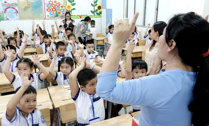 Dạy học 2 buổi/ngày: Bộ GD-ĐT sẽ xây dựng cơ chế huy động kinh phí